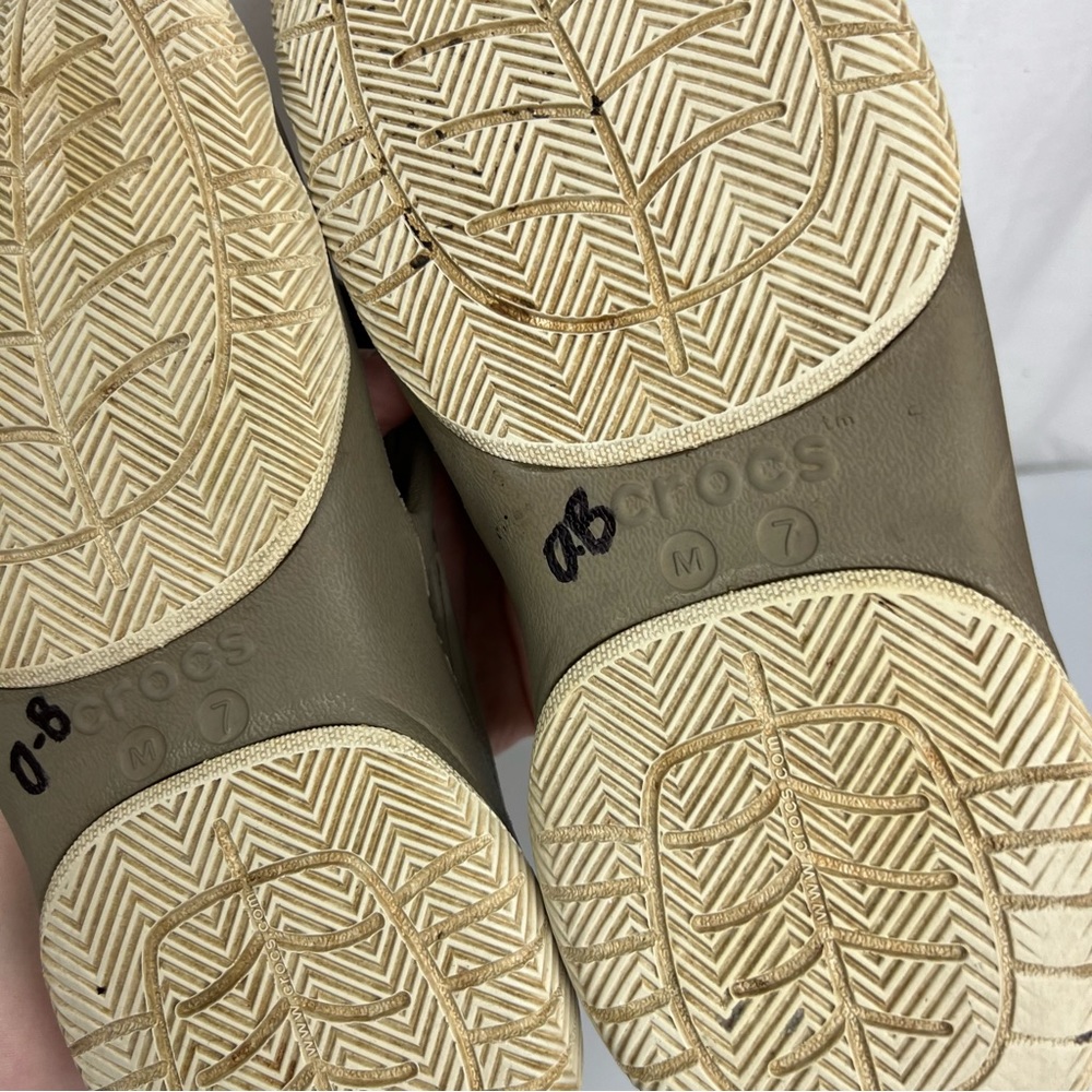Crocs Men’s Beige Tan Swiftwater Deck Flip Flops Rubber Straps Size 7 - Picture 8 of 8